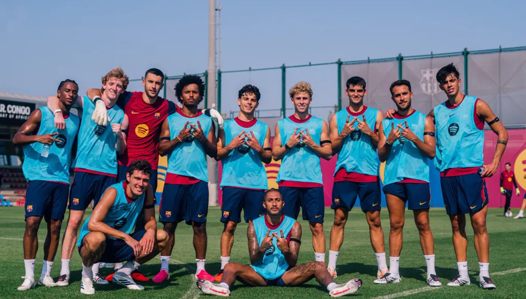 برشلونة والأهلي... ودية تحضيرية برداء رسمي