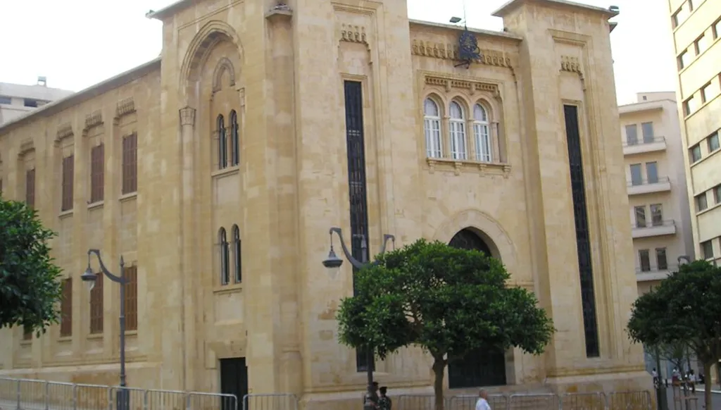 الشمس شارقة والناس قاشعة