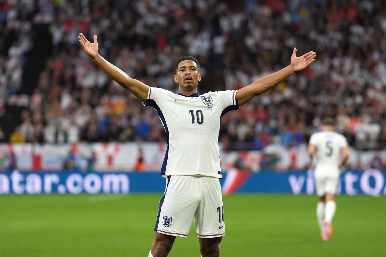 جود بيلينغهام مع منتخب إنكلترا. (وكالات)