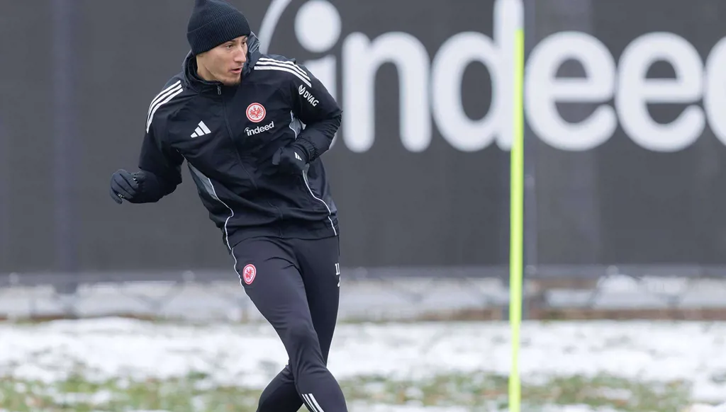 يونس بنطالب... من الدرجة الرابعة إلى النجومية في فرانكفورت؟