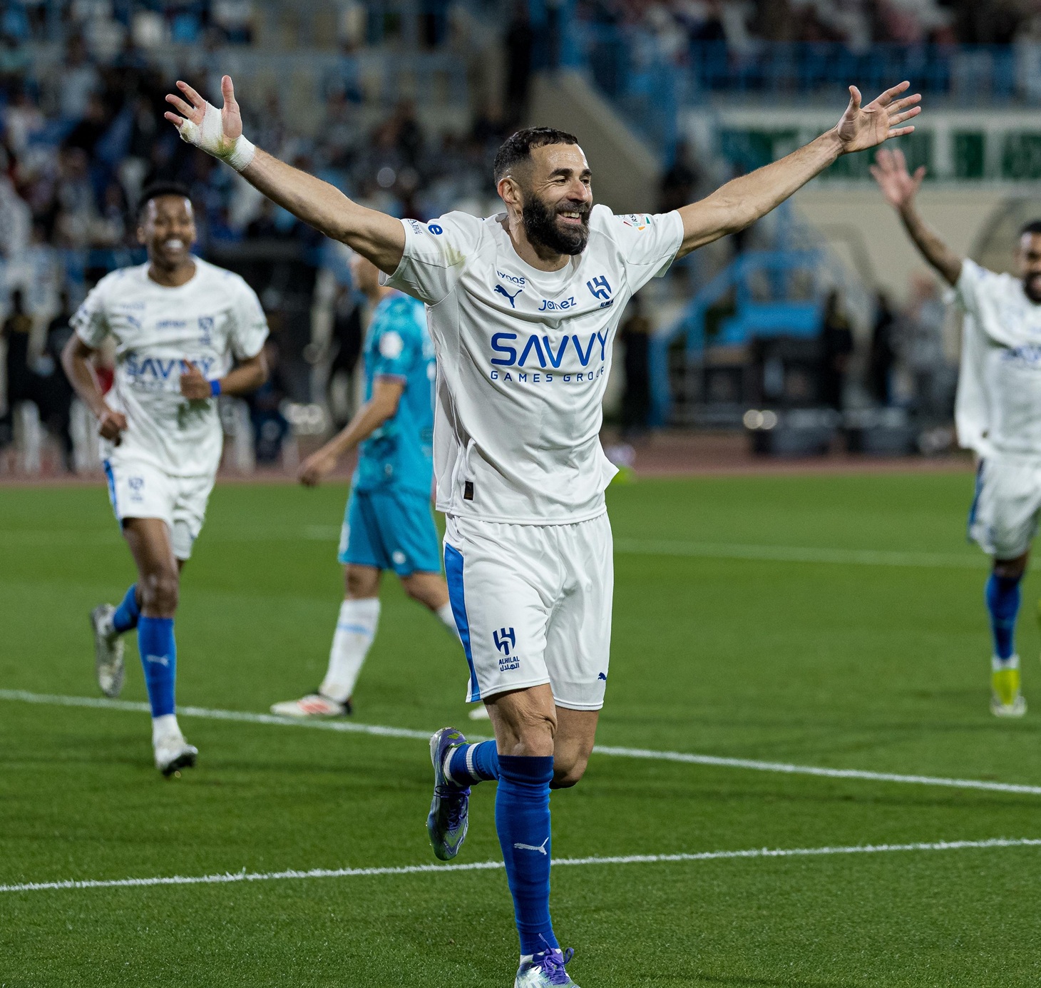 كريم بنزيما مع الهلال السعودي. (وكالات)