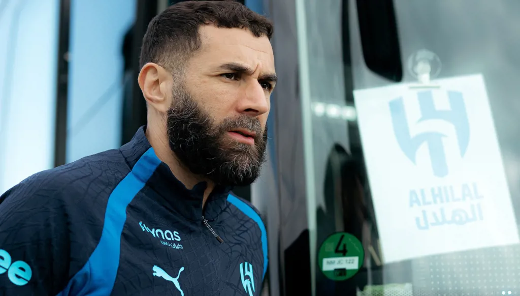 بنزيما والهلال... عقود بالملايين تعقّد طريق المغادرة