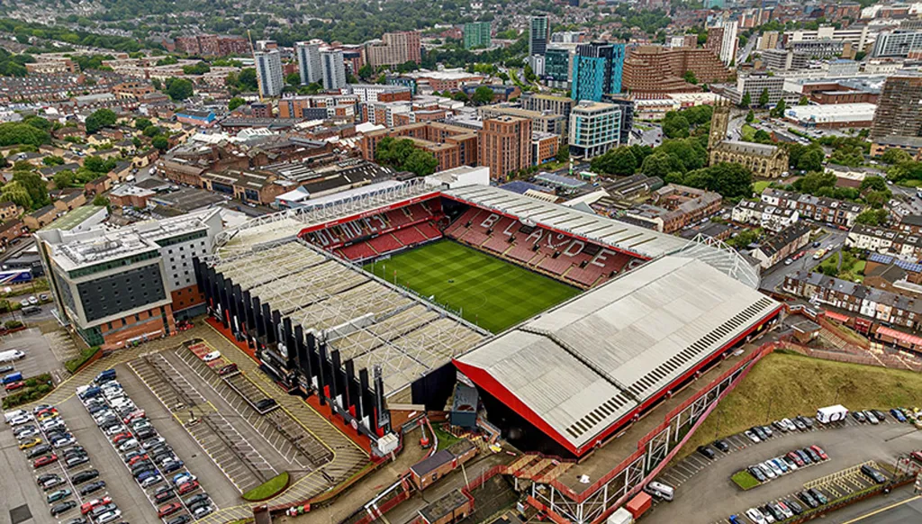 ما هي أقدم الملاعب في تاريخ كرة القدم؟