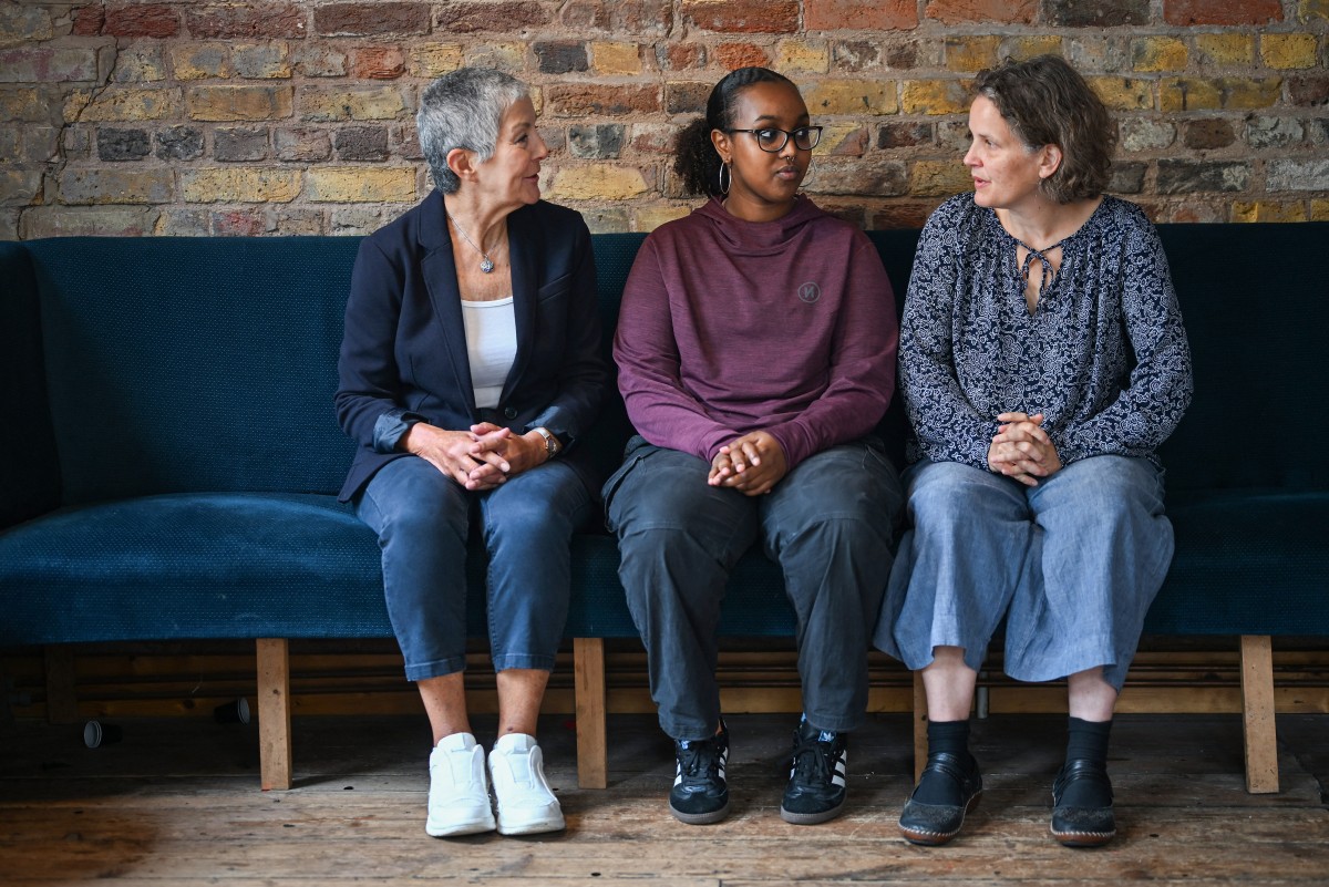 متقاعدة وطبيبة وطالبة تم توقيفهن لدعمهن منظمة