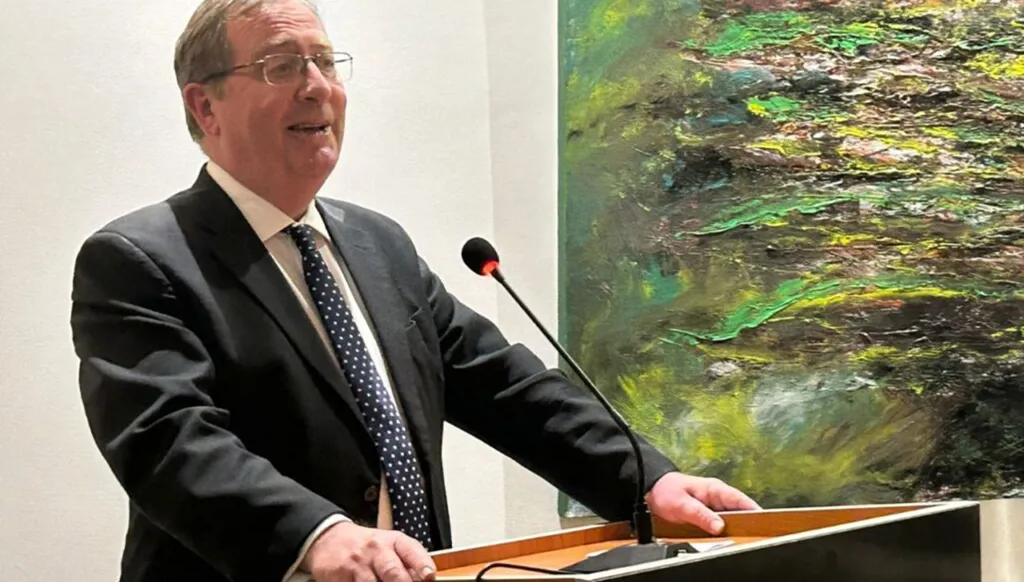 السفير البريطاني يشيد بخطوة الجيش اللبناني في حصر السلاح بيد الدولة