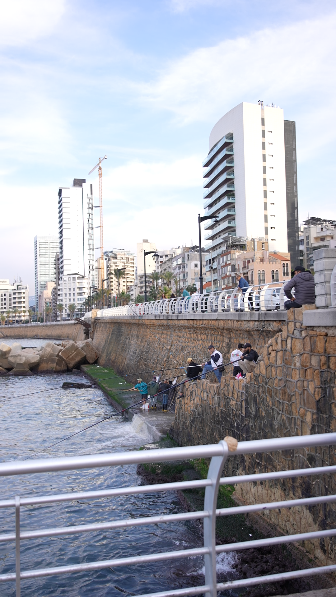 صيادون في بيروت (النهار).