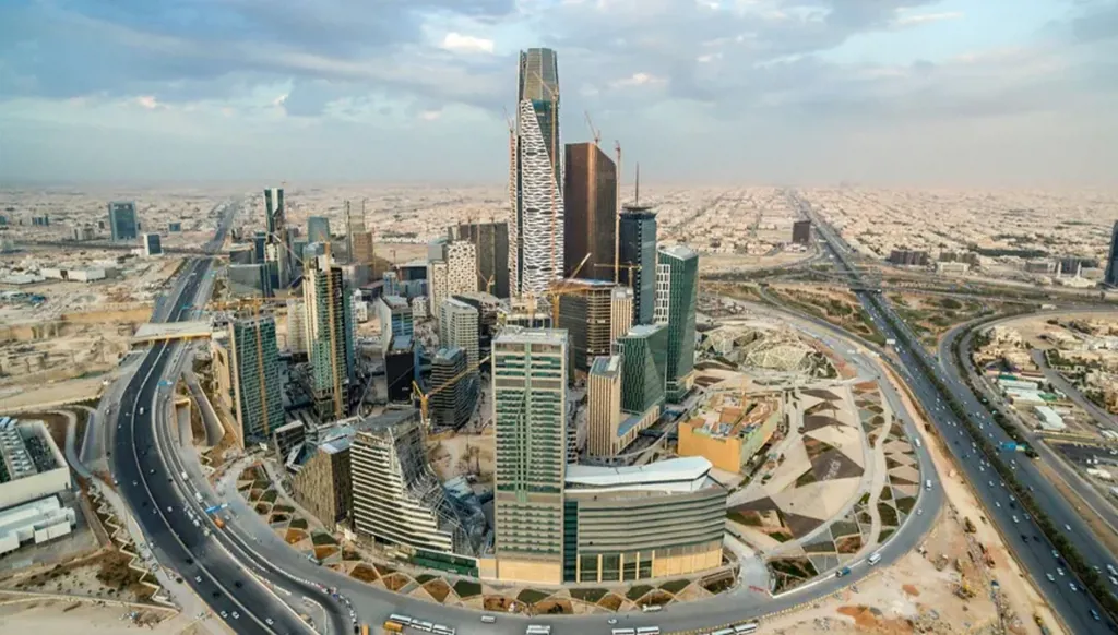 "فيتش" تشيد بمرونة الاقتصاد السعودي وتؤكد تصنيف المملكة الائتماني عند "A+"