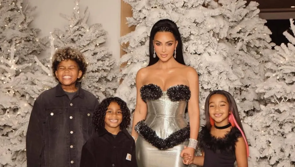 كيم كارداشيان متهمة بتسليع الكلاب: ليست دمى (صورة)