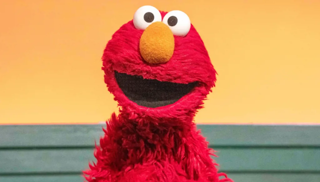 منشورات عنصرية عبر حساب "إلمو" تُشعل الجدل... ورد رسمي من الشخصية