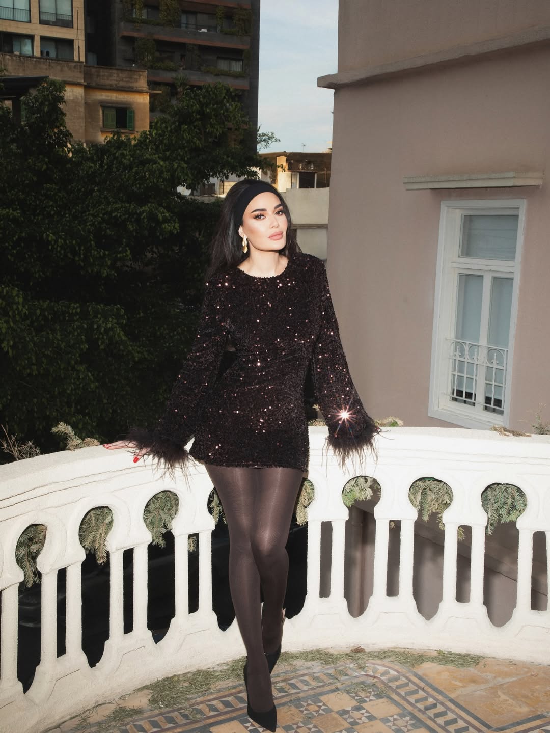 سيرين عبد النور بفستان مخملي وتسريحة الباندانا في جلسة تصوير خاصة بالجميزة (انستغرام)