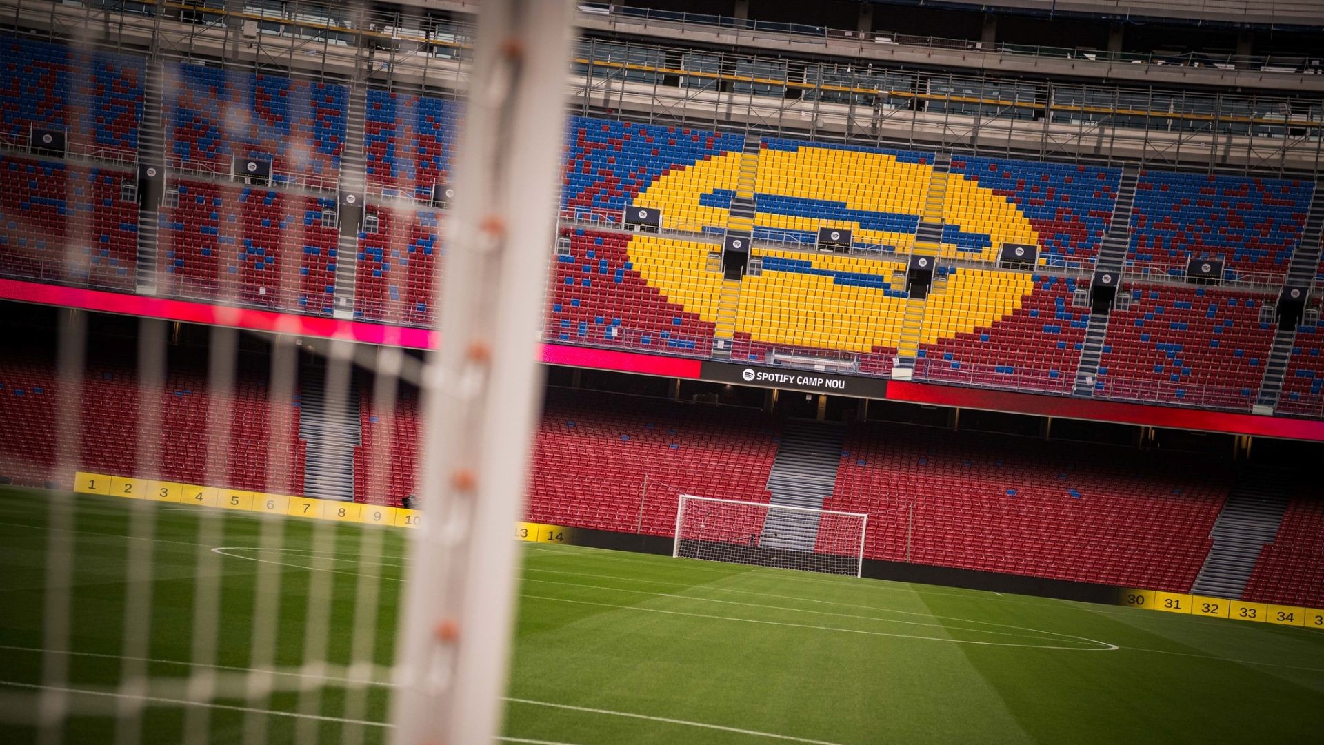 مقاعد ملعب برشلونة.