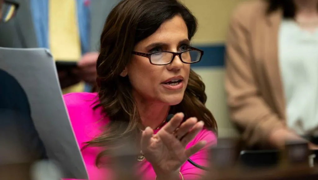 "الاقتراح بغيض"... نائبة جمهورية تريد منع زميلة متحولة جنسيا من استخدام مراحيض النساء