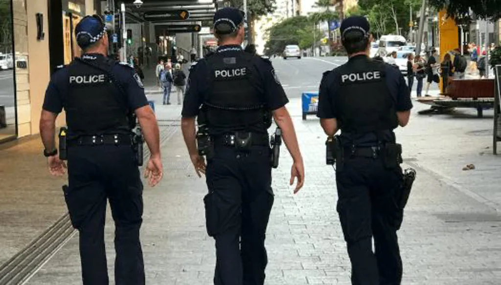 استخدم صاعقاً كهربائياً ضد امرأة تبلغ 95 عاماً... إدانة شرطي أسترالي بالقتل غير العمد