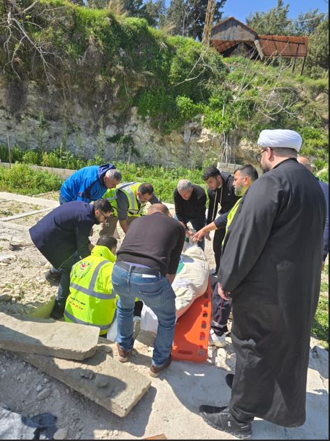 دفن أحد الأشخاص في أرض الوديعة في صور.