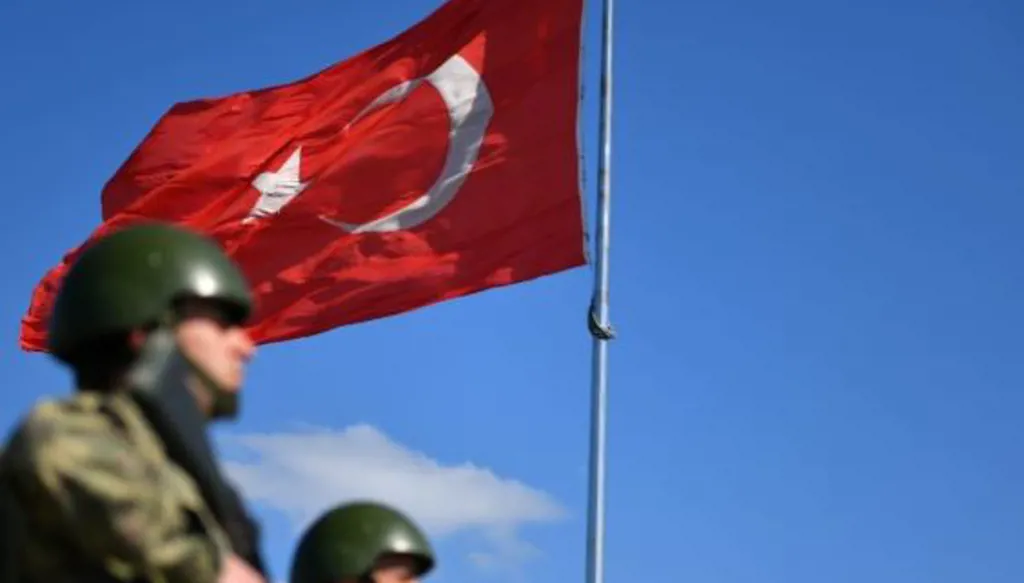 تركيا: الجيش سيبقى متأهباً عند الحدود السورية إلى أن يلقي المقاتلون الأكراد السلاح