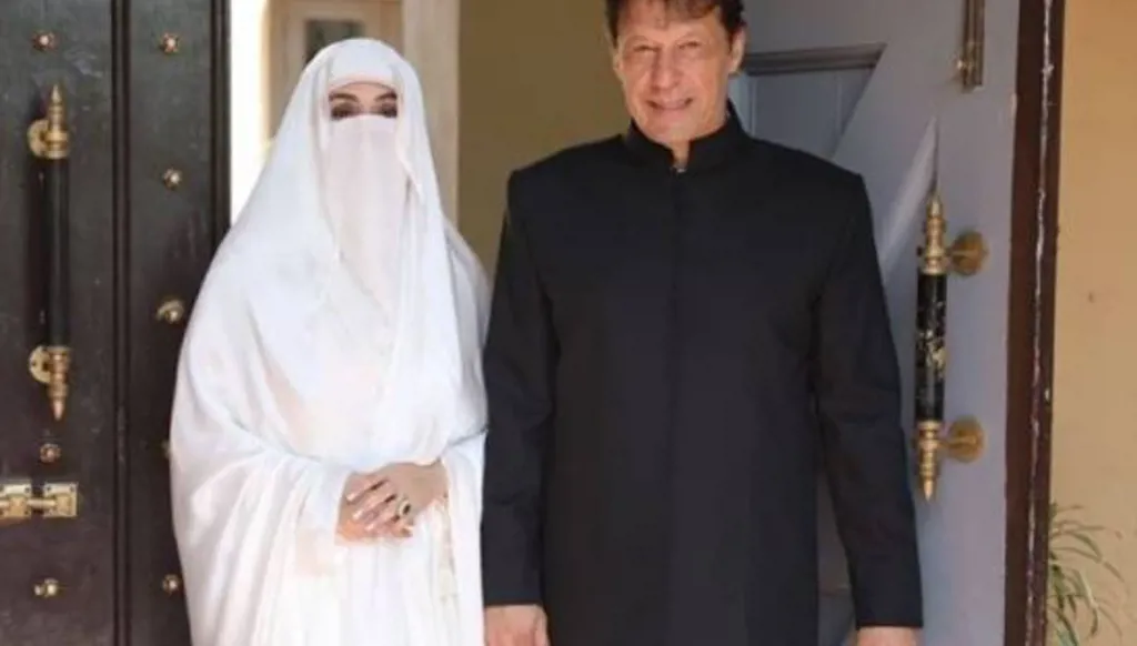 محكمة باكستانية تصدر أمر اعتقال لزوجة رئيس الوزراء السابق عمران خان