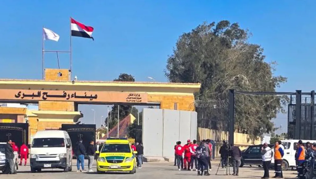لأول مرة منذ أيار... فتح معبر رفح للسماح بدخول المرضى الفلسطينيين إلى مصر (صور)
