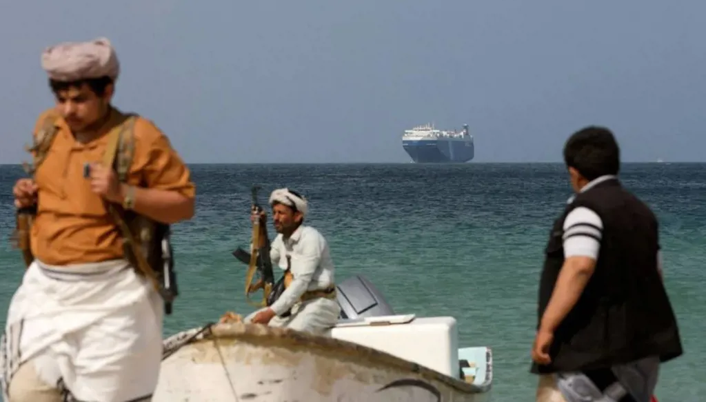 الأنظار إلى باب المندب... هل تقطع إيران شريان التجارة العالمية؟