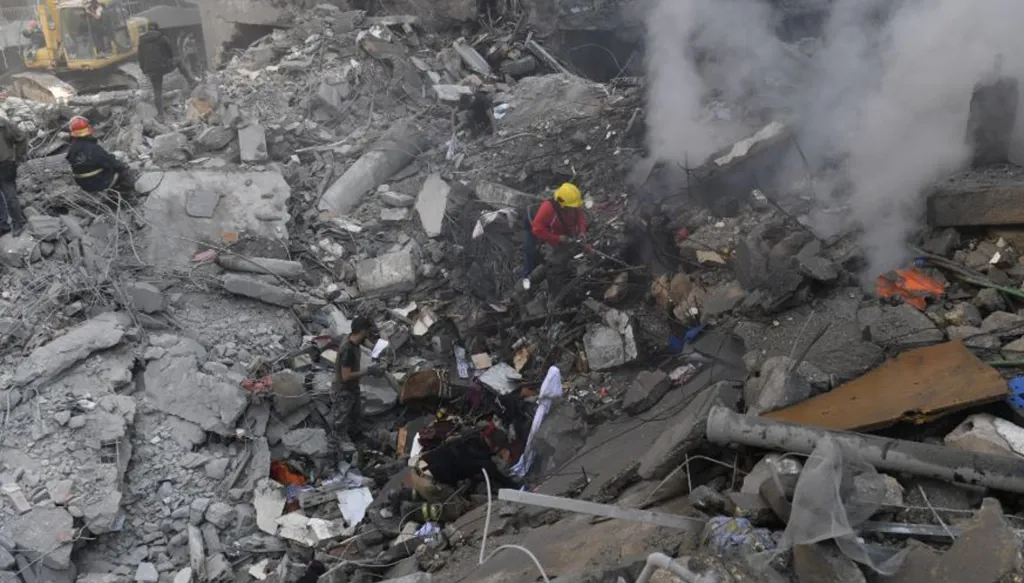 غارات إسرائيلية مكثفة على لبنان... و"حزب الله" يواصل عملياته