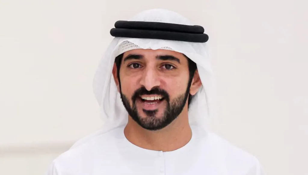 دبي... الشيخ حمدان بن محمد آل مكتوم ينشر صورة مع مولودته الجديدة