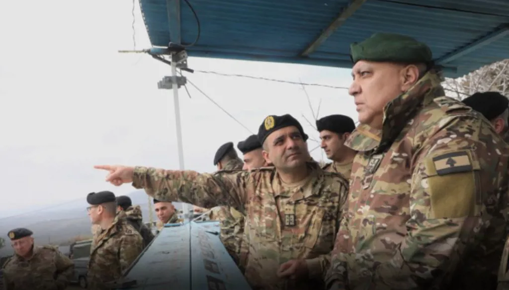 قائد الجيش بالإنابة يتفقد قيادة لواء المشاة السابع وعدداً من الوحدات في الجنوب