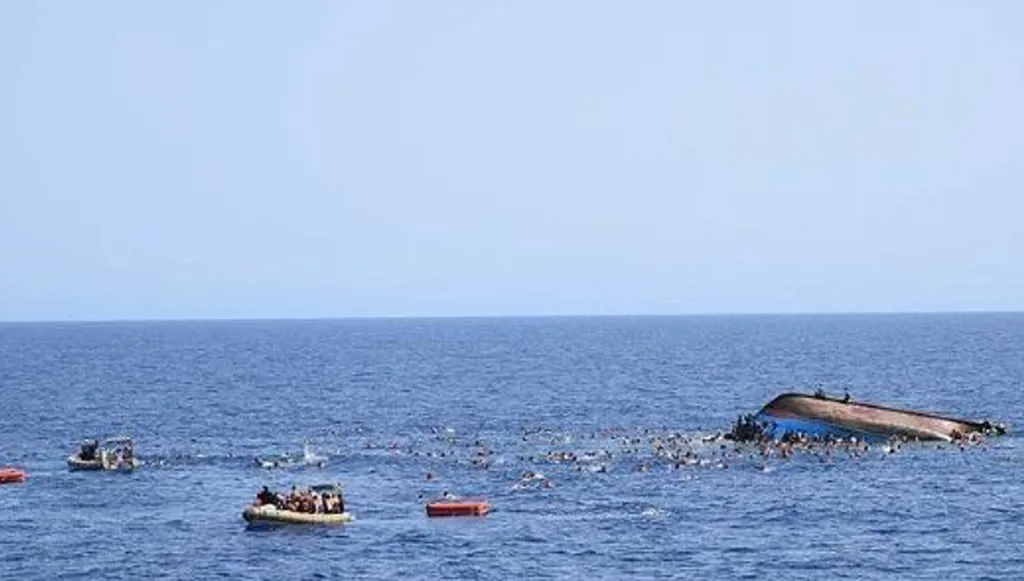 إنقاذ طفلة وفقدان أكثر من أربعين مهاجراً قبالة جزيرة لامبيدوزا الإيطالية