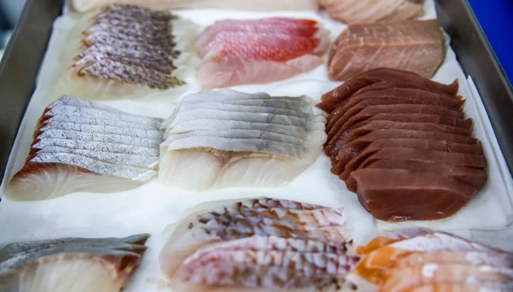 الصين توقف استيراد المأكولات البحرية من اليابان ‏