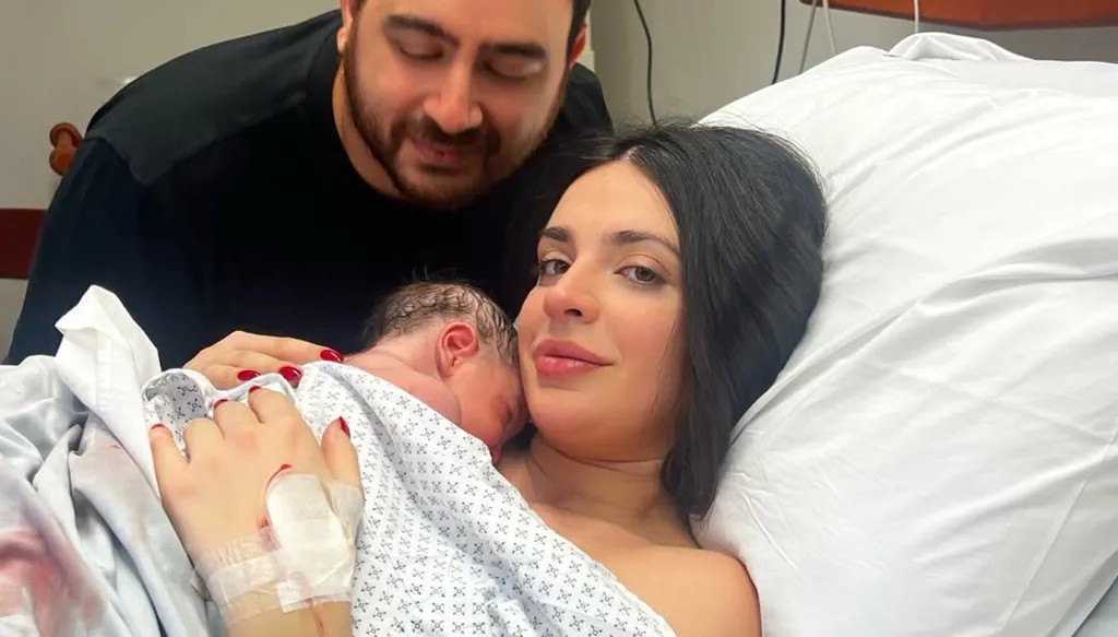 ملكة جمال لبنان 2017 بيرلا حلو تستقبل مولودتها الأولى