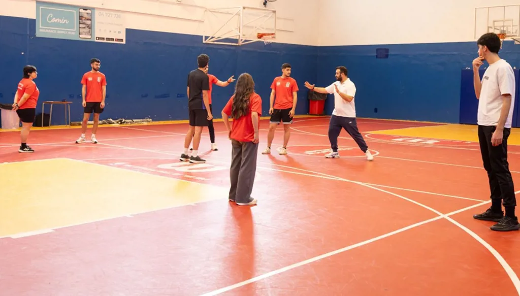 أكثر من 100 مدرب في دورة مدربي السلة