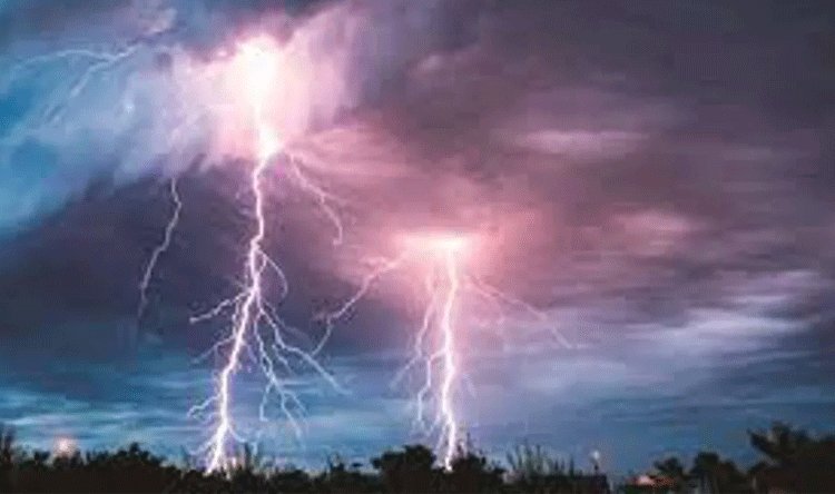 صواعق رافقت الامطار (مواقع)