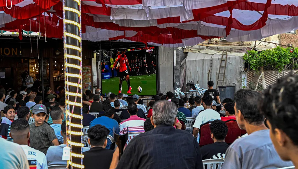 سخونة المونديال في مصر تفوق حرارة الدراما والسينما والمسرح