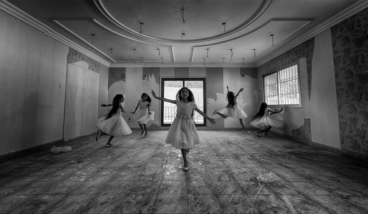 ضمن معرض “الصمت“ للمصورة غادة القاسمي.