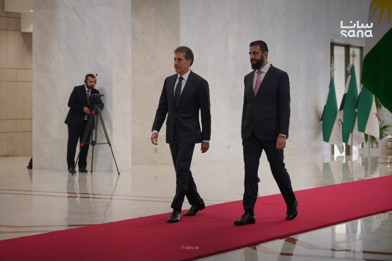 الشرع يستقبل رئيس إقليم كردستان العراق في دمشق (سانا).