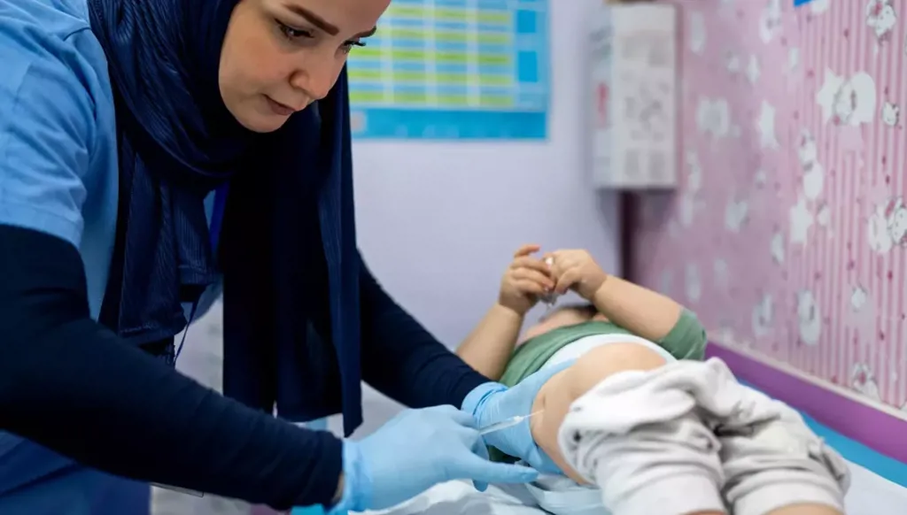 التلقيح في ظروف الحرب...تحد إضافي هذه سبل مواجهته