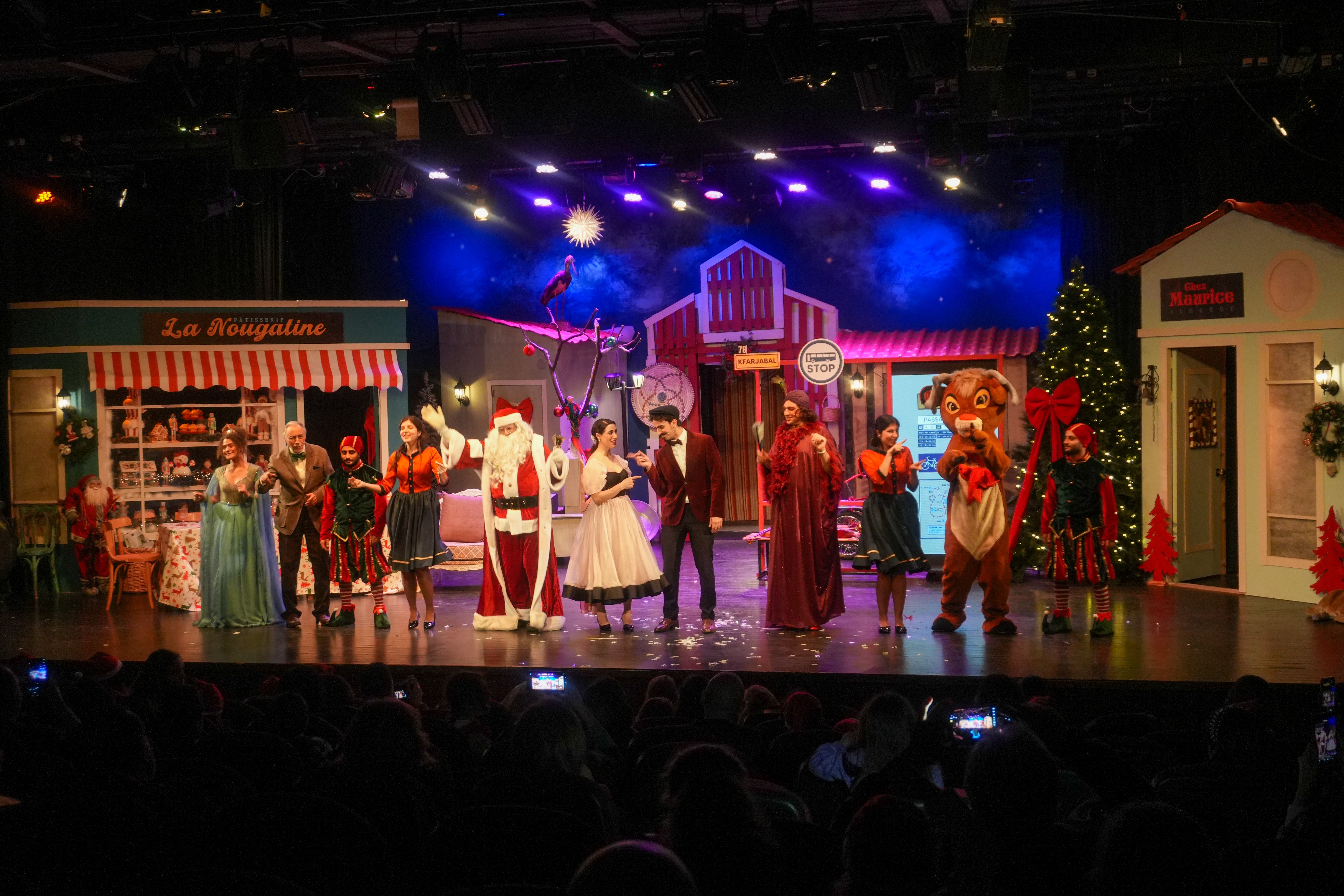  مسرحية L’Étrangère de Noël لبرونو طبال وجوي كرم.