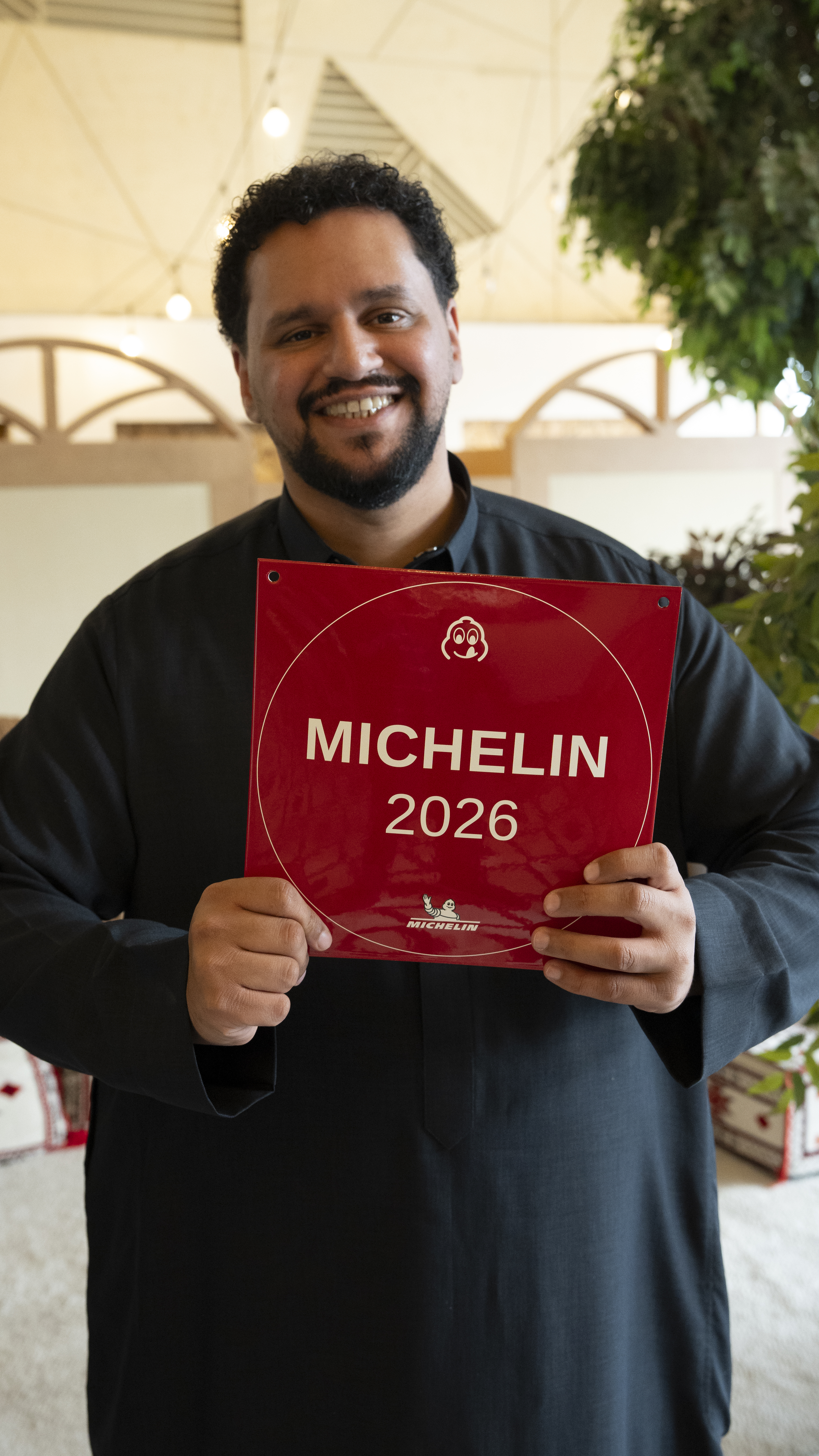 الشيف السعودي هشام باعشن يحقق نجمة ميشلان في مطعمه بالرياض.