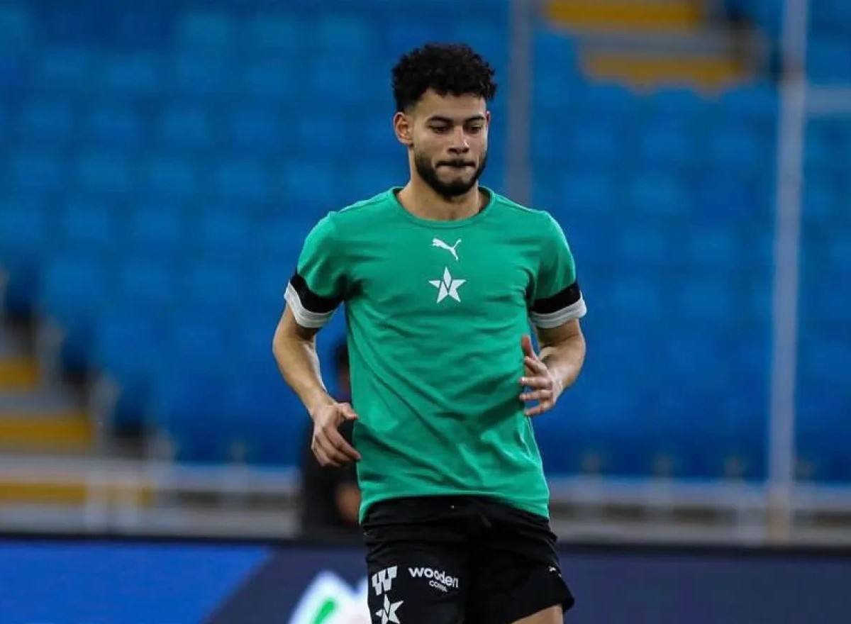 دونغا بقميص النجمة السعودي. (وكالات)