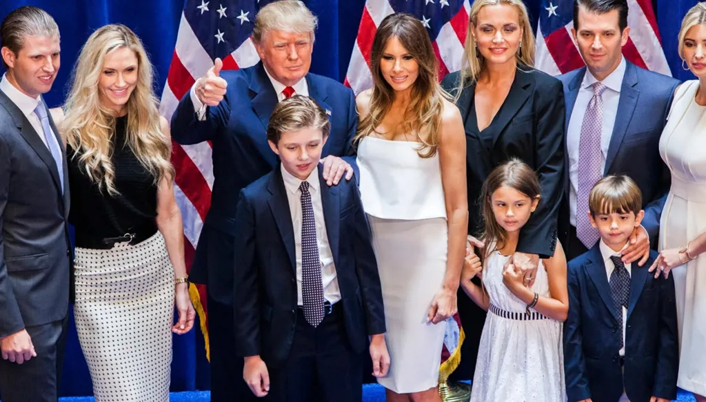 جدّ 11 حفيداً... الجانب الآخر من دونالد ترامب (فيديو)