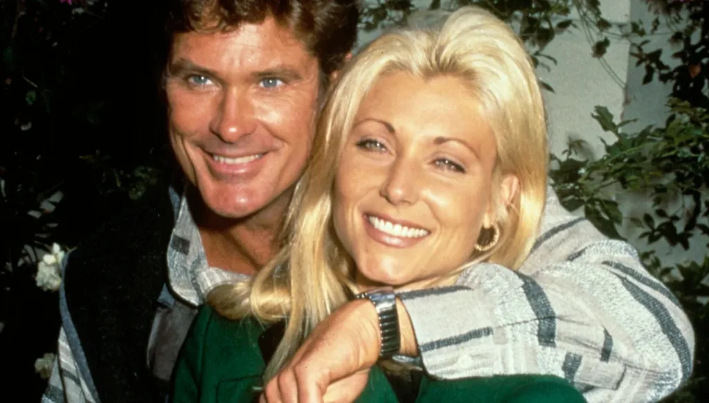 ديفيد هاسلهوف يطلب الخصوصية بعد انتحار طليقته