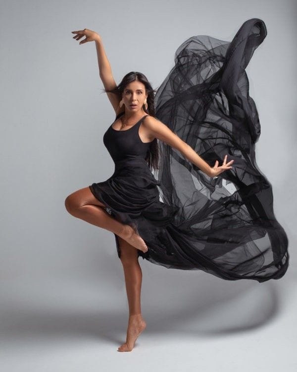 الراقصة دينا