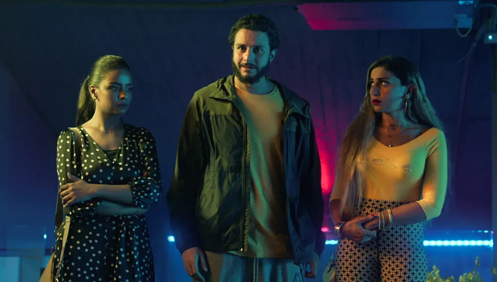 أحمد الفيشاوي لدينا الشربيني: من سوء حظي وجودك قربي (فيديو)