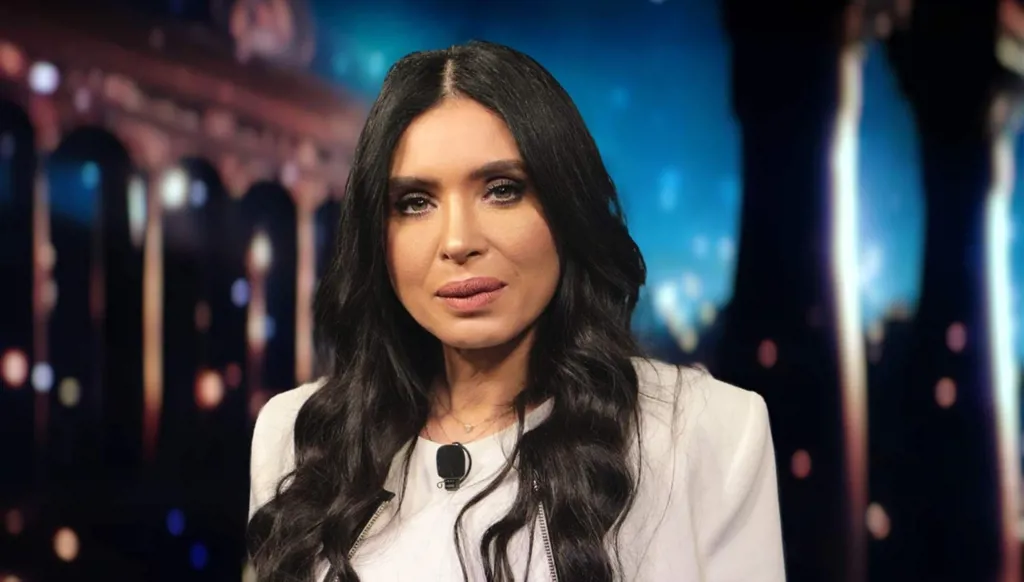 اتهام دينا بنشر الفجر والفسوق بعد افتتاح أكاديمية رقص شرقي
