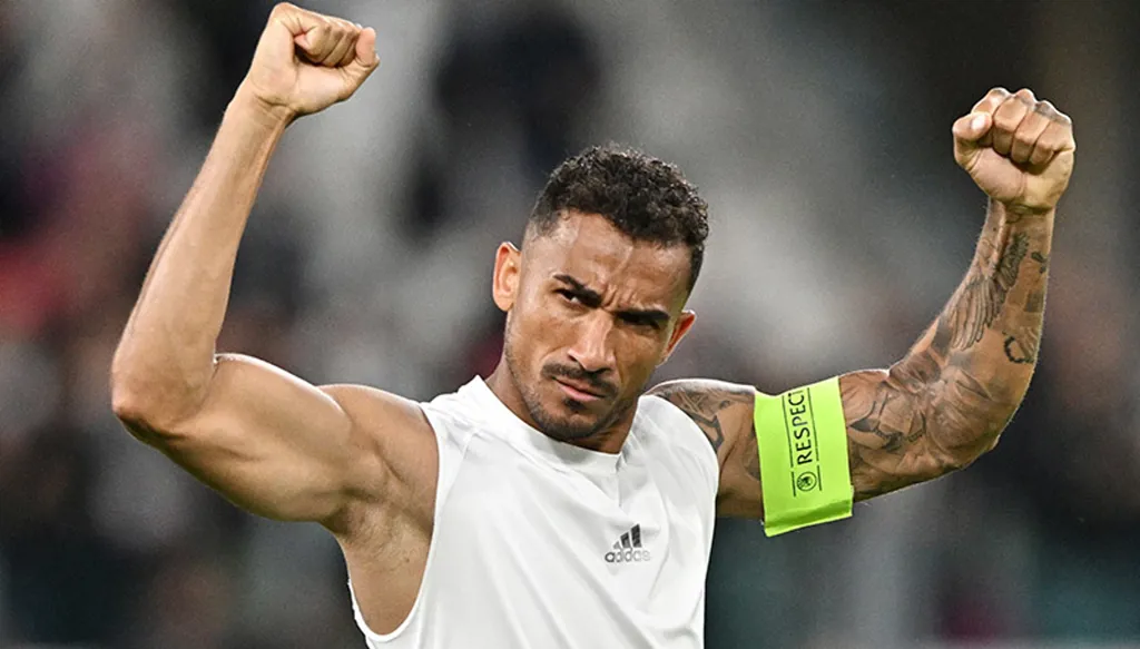 جوفنتوس يفسخ عقد دانيلو