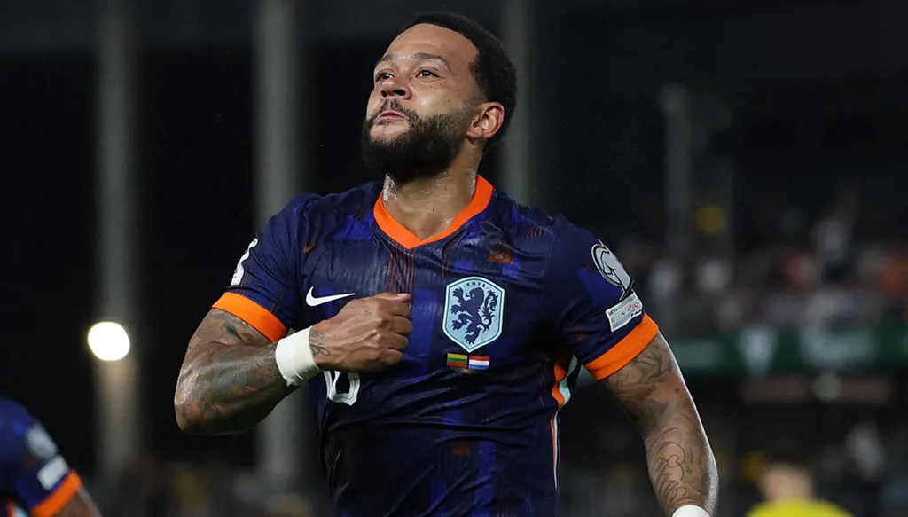 بعد سرقة جواز سفره... ديباي يتأخر للانضمام إلى منتخب هولندا