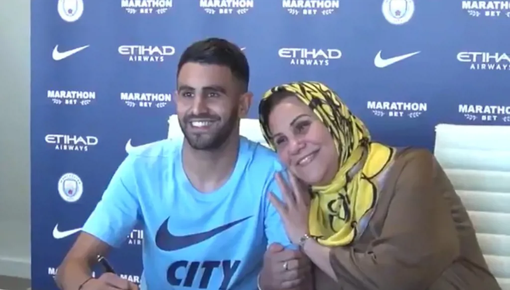 والدة رياض محرز تصنع الحدث في الرباط (فيديو)