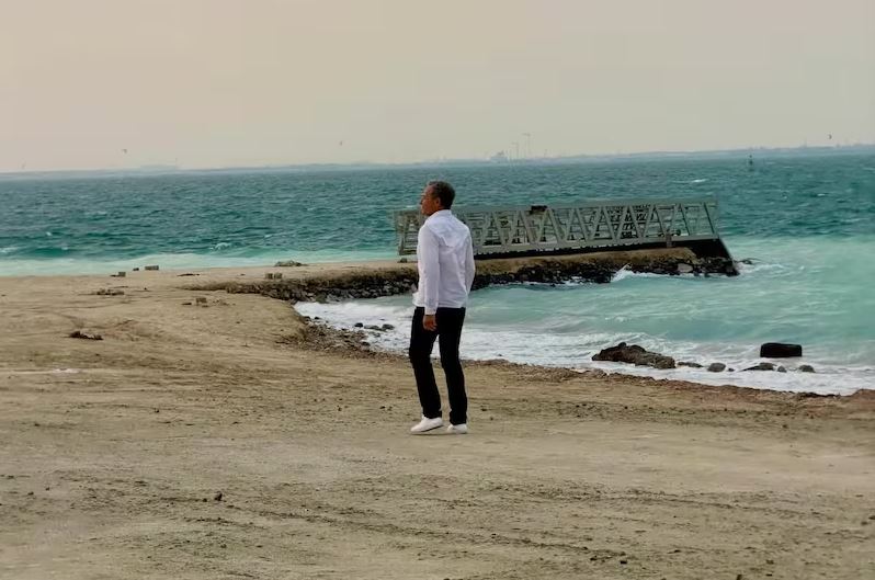    (The National News) صورة بوب إيغر تُثير التساؤلات حول موقع ديزني لاند ابو ظبي في جزيرة ياس 