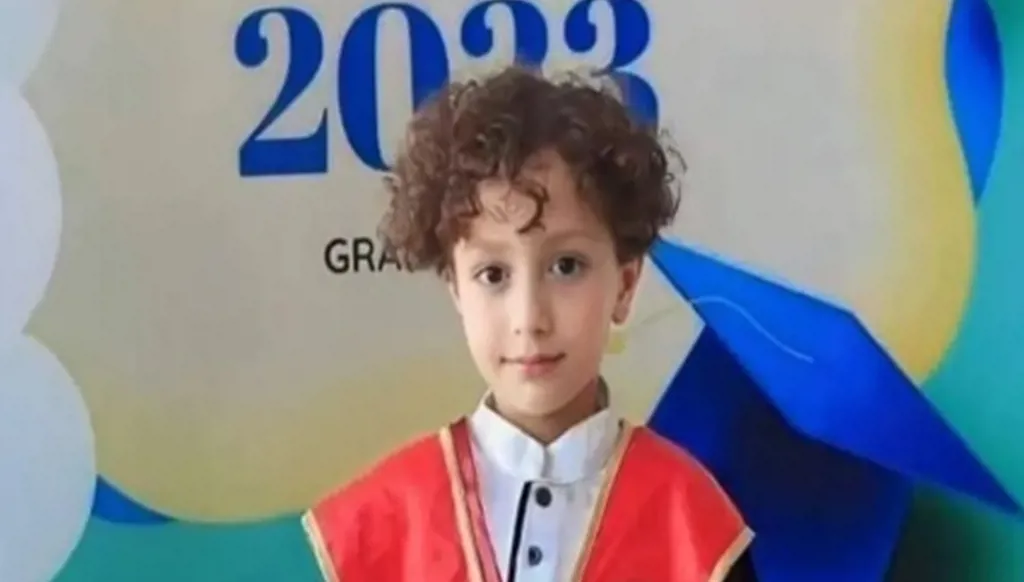 "أبيضاني وحلو وشعره كيرلي"... الطبيب الذي أبكى العالم حراً ويتحدث إلى "النهار"