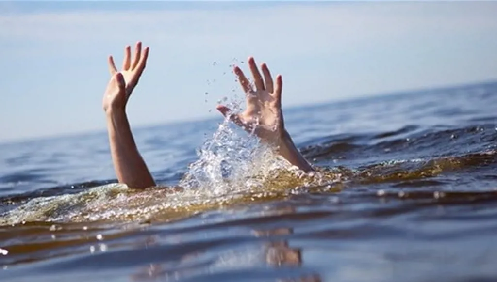 مأساة في البصرة... غرق ثلاثة أشقاء أثناء السباحة في النهر