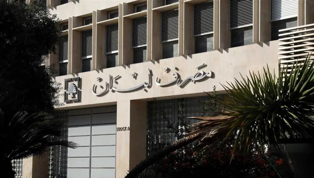 التهافت مستمر على الليرة... و"المركزي" عزز احتياطاته بـ 120 مليون دولار في يومين