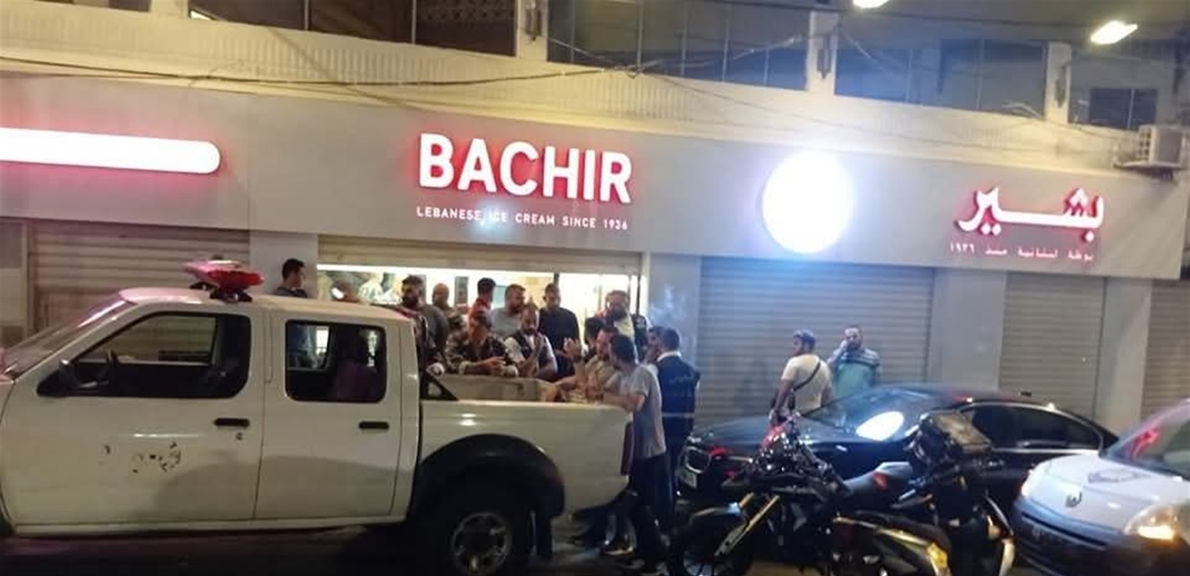 أمام محل بوظة بشير في الأشرفية (تواصل اجتماعي)